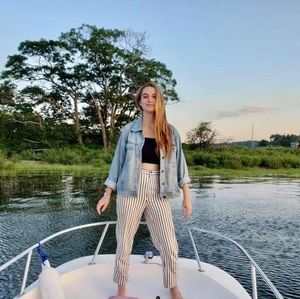 Meet your Posher, Julia